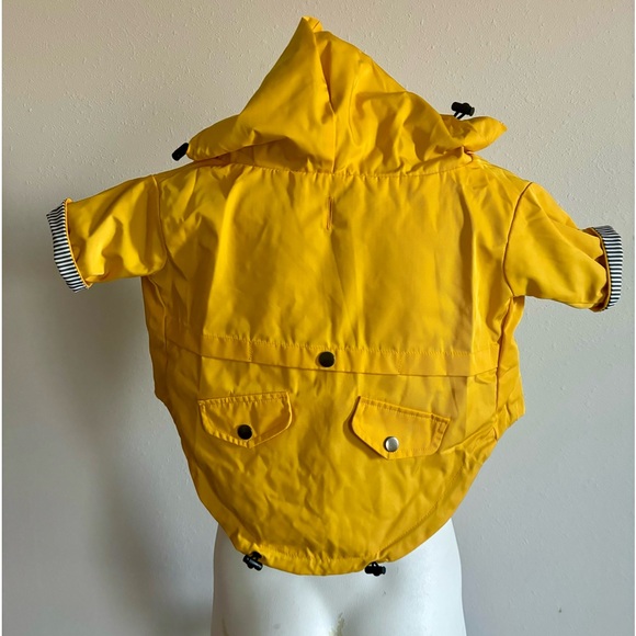New Chic Dog Raincoat 🐶 🌧️ - Picture 4 of 4
